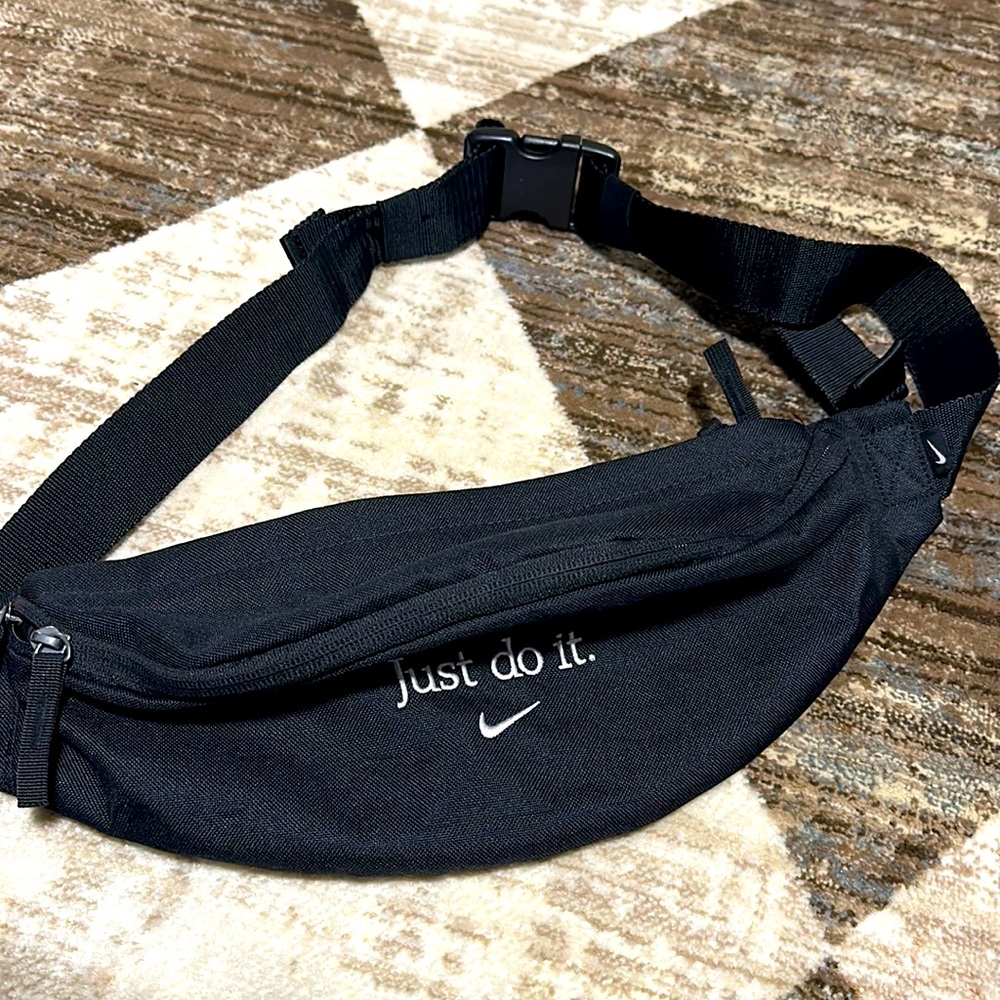 Nike Fanny Pack Crossbody Belt Bag Black